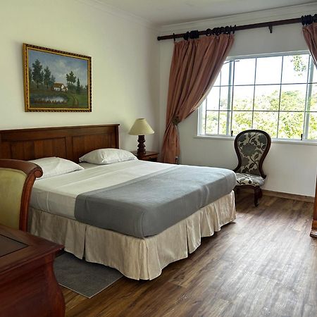 Beau Sejour Hotel Victoria Exterior photo