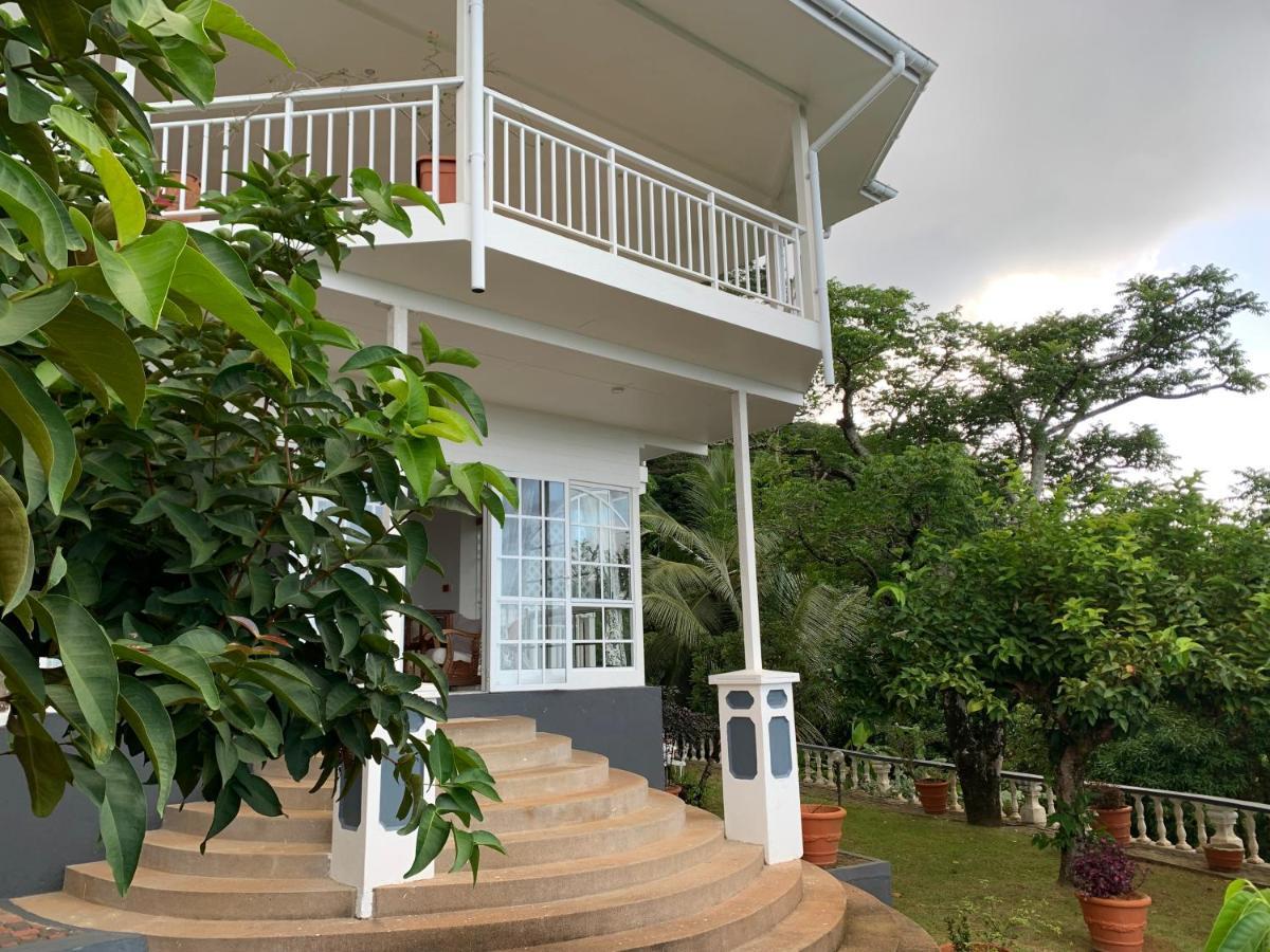 Beau Sejour Hotel Victoria Exterior photo