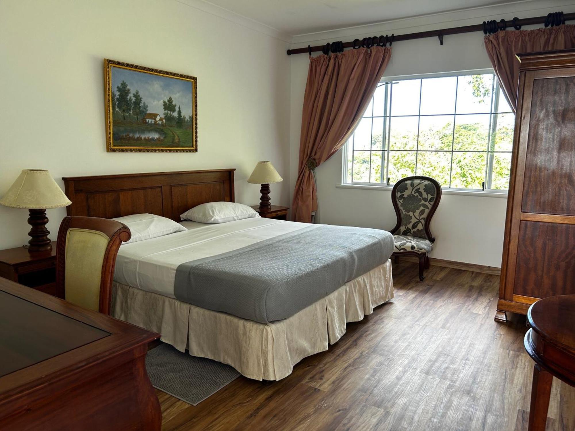 Beau Sejour Hotel Victoria Exterior photo