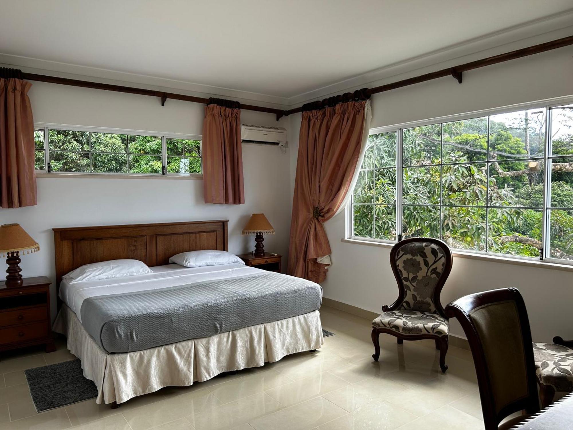 Beau Sejour Hotel Victoria Exterior photo